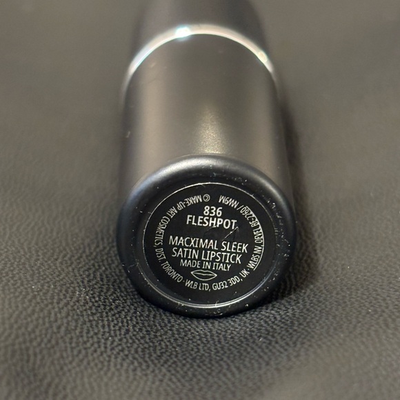 MAC Cosmetics Nude Lipstick- Fleshpot - Picture 4 of 5